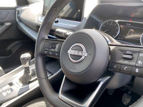 Nissan Qashqai 1.3 DIG-T MHEV Acenta Premium SUV 5dr Petrol Hybrid Manual Euro 6 (s/s) (14 17