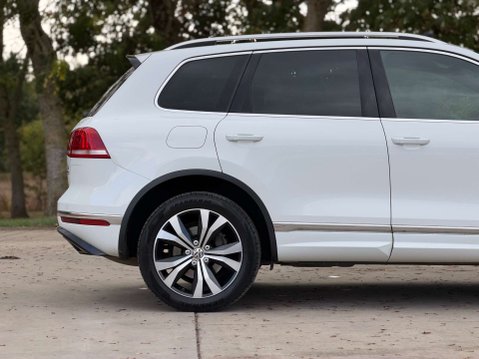 Volkswagen Touareg 3.0 Touareg V6 R-Line TDI BlueMotion Technology Auto 4WD 5dr 8
