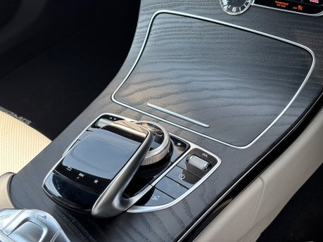 Mercedes-Benz C Class 2.1 C220d AMG Line (Premium Plus) Cabriolet 2dr Diesel 4MATIC (170ps) 31
