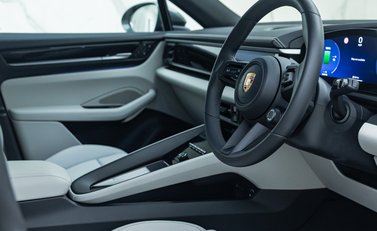 Porsche Macan 4 Electric 13