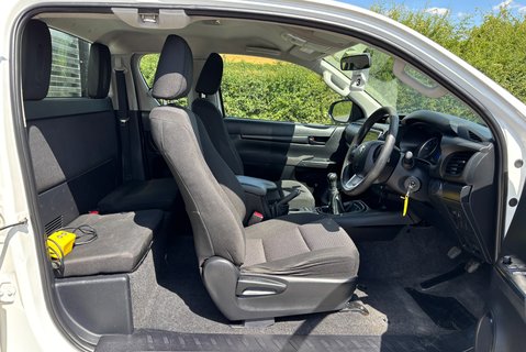 Toyota Hilux Active 4WD Ecb Arborous Tipper Truck - New Body 4