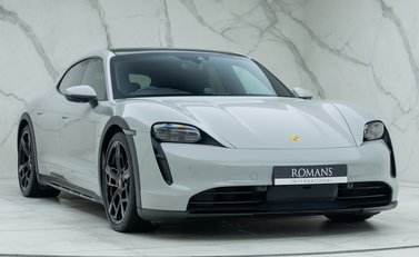 Porsche Taycan 4S Cross Turismo 6