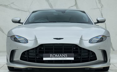 Aston Martin V12 Vantage 4