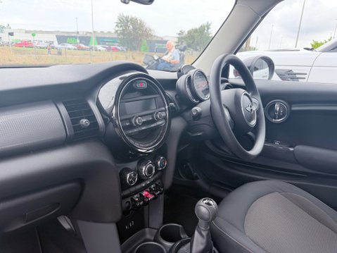 Mini Hatch COOPER 9