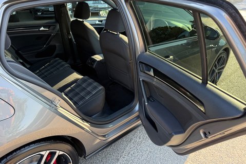 Volkswagen Golf GTD - PANORAMIC ROOF - ACC - SPORT AND SOUND PACK - CARPLAY 30