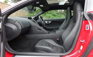 Jaguar F-Type V6 Coupe 13