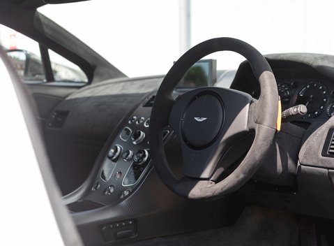 Aston Martin Vantage GT12 11
