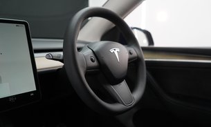 Tesla Model Y PERFORMANCE One Owner GROK AI Deep Blue Metallic 21" Uberturbines VAT Q 23