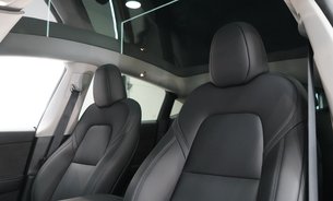 Tesla Model Y PERFORMANCE AWD GROK AI Assistant Solid Black Black Interior One Owner VATQ 17