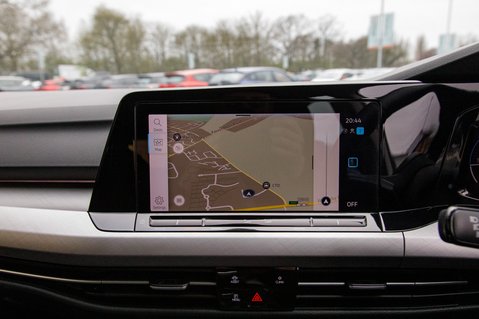 Volkswagen Golf LIFE TSI 30