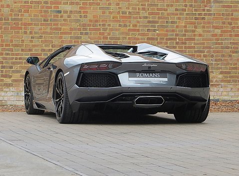 Lamborghini Aventador LP 700-4 Roadster 6