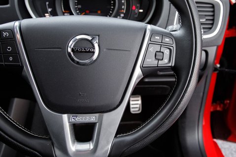 Volvo V40 T2 R-DESIGN NAV PLUS 19