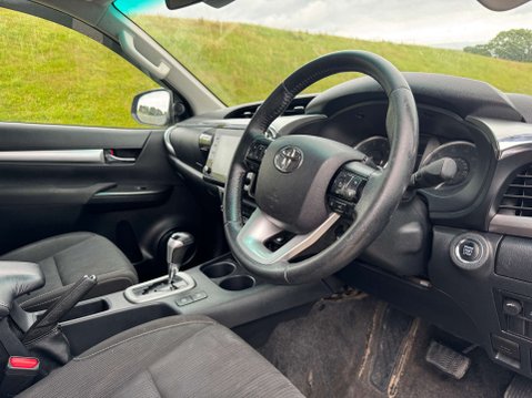 Toyota Hilux 2.4 HI-Luxury Invincible D-4D 4WD Double Cab Auto 4WD 5dr 6