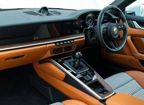 Porsche 911 (992) Sport Classic 14