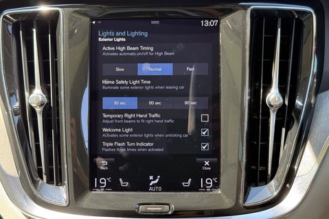 Volvo V60 RECHARGE T6 INSCRIPTION AWD - FULL MAIN DEALER SERVICE - HUGE SPEC 53