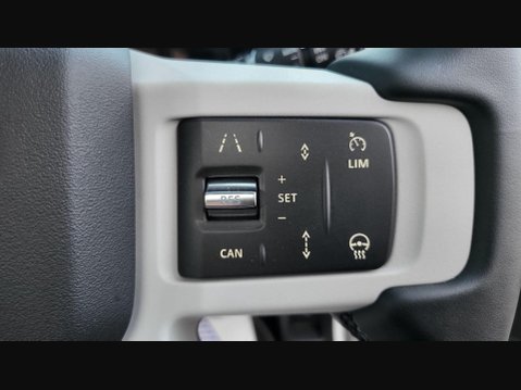 Land Rover Defender X-DYNAMIC SE 17