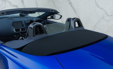 Aston Martin V12 Vantage ROADSTER 40