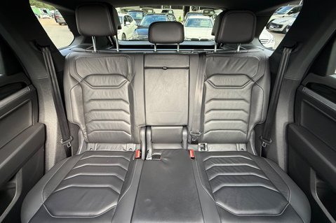 Volkswagen Touareg V6 BLACK EDITION TSI - DEMO +1 OWNER - FULL VW SERVICE HISTORY 70