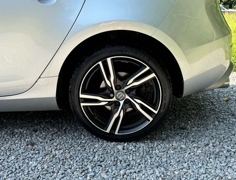 Volvo V40 2.0 V40 R-Design Pro D4 5dr 13