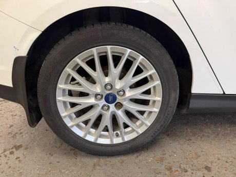 Ford Focus 1.0T EcoBoost Zetec Euro 5 (s/s) 5dr 27