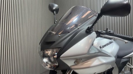 Kawasaki Z ZR750 2007 1 OWNER ONLY 8K NEW MOT WARRANTY 750CC 23