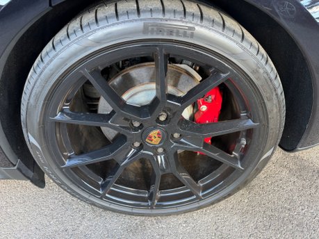 Porsche Taycan GTS 19