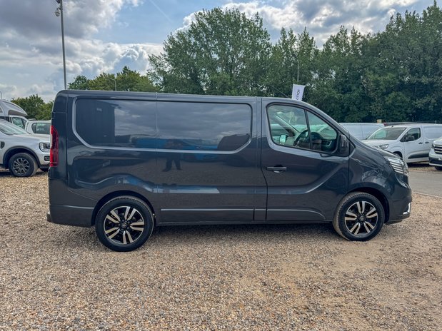 Renault Trafic SWB L1H1 Low Roof Sport SL28 Air Con Alloys Sensors Cam EURO 6 5