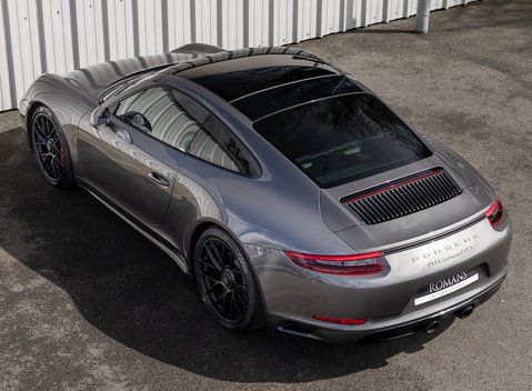 Porsche 911 Carrera GTS (991.2) 9