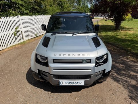 Land Rover Defender X-DYNAMIC S MHEV 9
