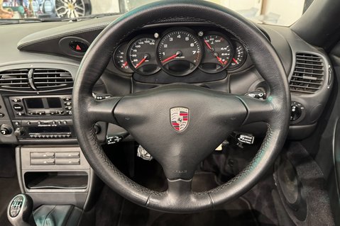 Porsche 911 Carrera 4 Cabriolet 12