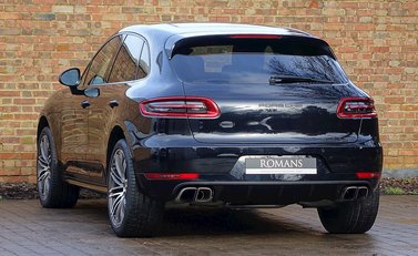Porsche Macan Turbo 16