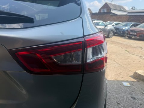 Nissan Qashqai 1.2 DIG-T Acenta Premium SUV 5dr Petrol Manual 2WD 22