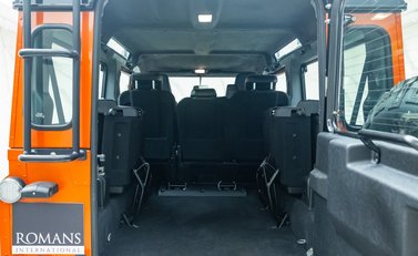 Land Rover Defender 110 ADVENTURE 40