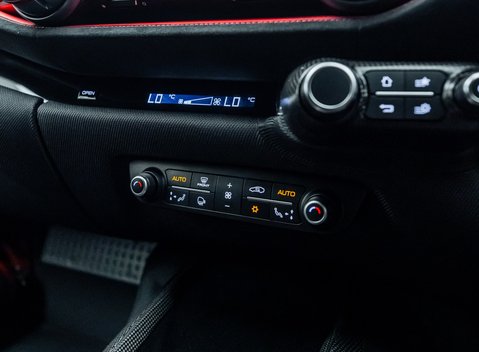 Ferrari 812 Competizione 30
