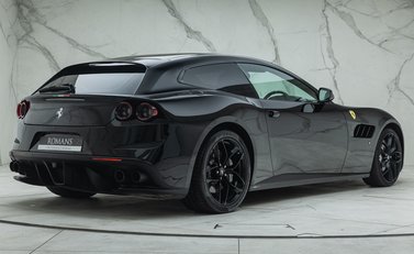 Ferrari GTC4 Lusso T 6