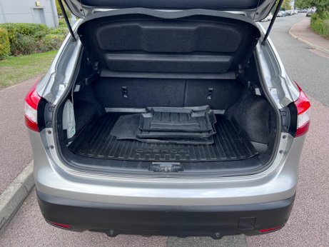 Nissan Qashqai 1.6 dCi Tekna 2WD Euro 6 (s/s) 5dr 33
