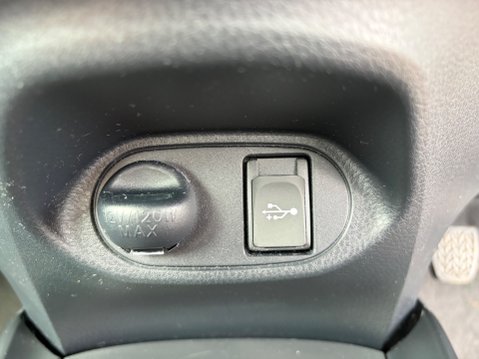 Toyota Yaris 1.33 VVT-I ICON 23