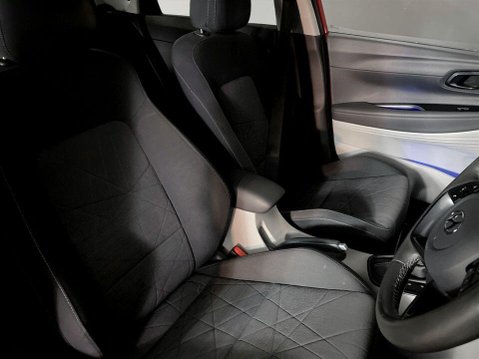 Hyundai BAYON 1.0 T-GDi MHEV Ultimate SUV 5dr Petrol Hybrid DCT Euro 6 (s/s) (120 ps) Air 11