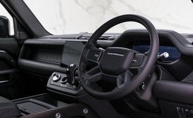 Land Rover Defender 90 X D300 9