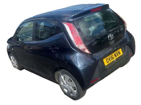 Toyota Aygo 1.0 VVT-i x-play Hatchback 5dr Petrol x-shift Euro 6 (68 ps) 3