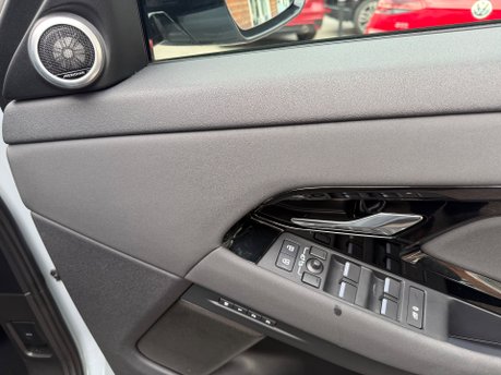 Land Rover Range Rover Evoque 2.0 D200 MHEV Dynamic SE SUV 5dr Diesel Auto 4WD Euro 6 (s/s) (204 ps) 29