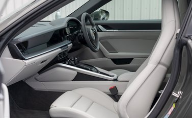 Porsche 911 Carrera (992) 15