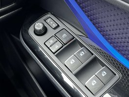 Toyota C-HR 1.8 C-HR-Dynamic HEV CVT 5dr 64