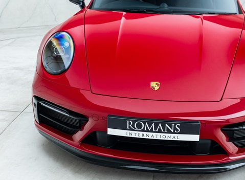 Porsche 911 Carrera 4 GTS (992) 33