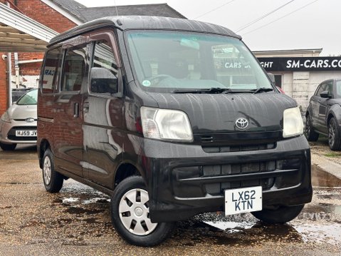 Toyota bB Pixis 1