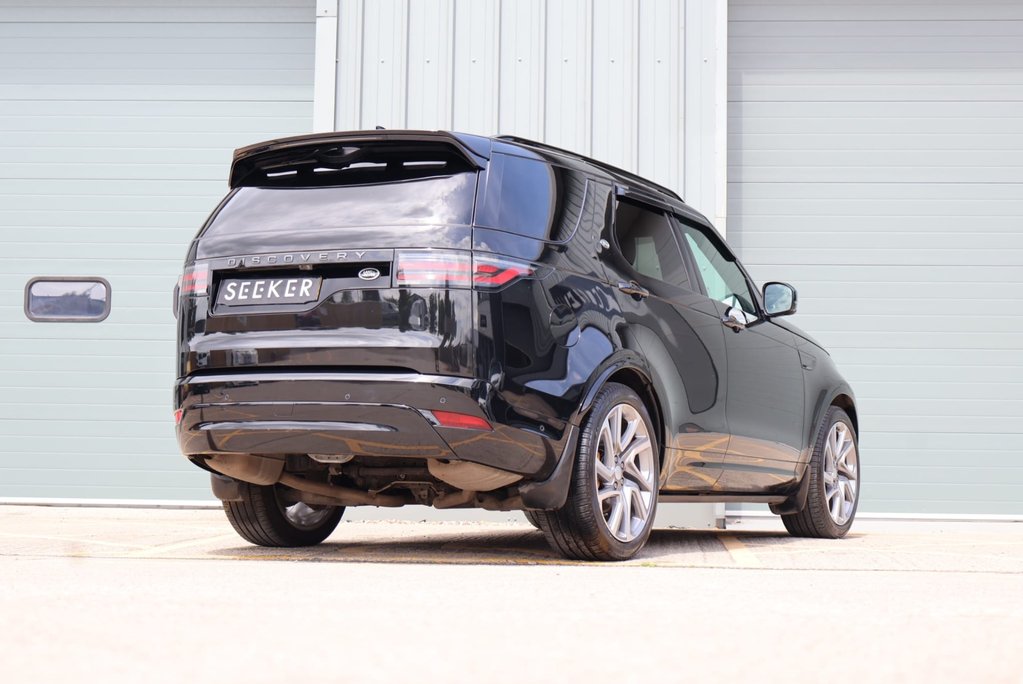 Land Rover Discovery 2023 R-DYNAMIC SE MHEV rear seat conversion deployable side steps  4