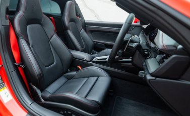 Porsche 911 Targa 4 GTS (992) 18