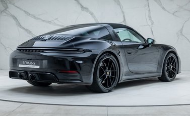 Porsche 911 Targa 4 GTS (992.2) 8
