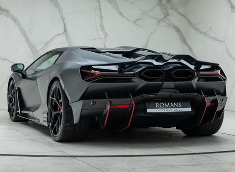 Lamborghini Revuelto 12