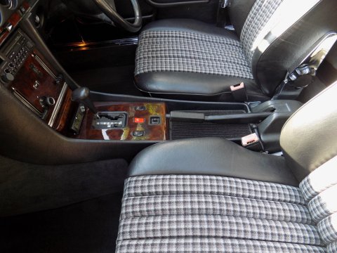 Mercedes-Benz R107 420 SL Sports 17